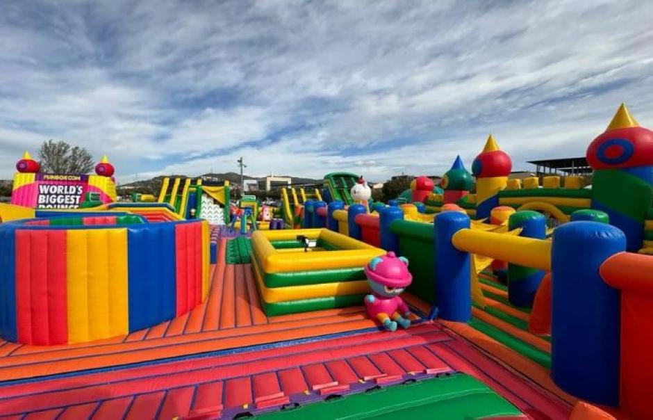 El parque hinchable funbox, el más grande del mundo