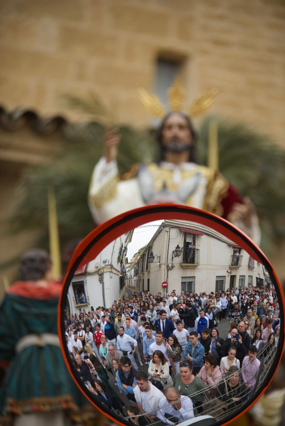 La Borriquita abre una Semana Santa de tiempo incierto