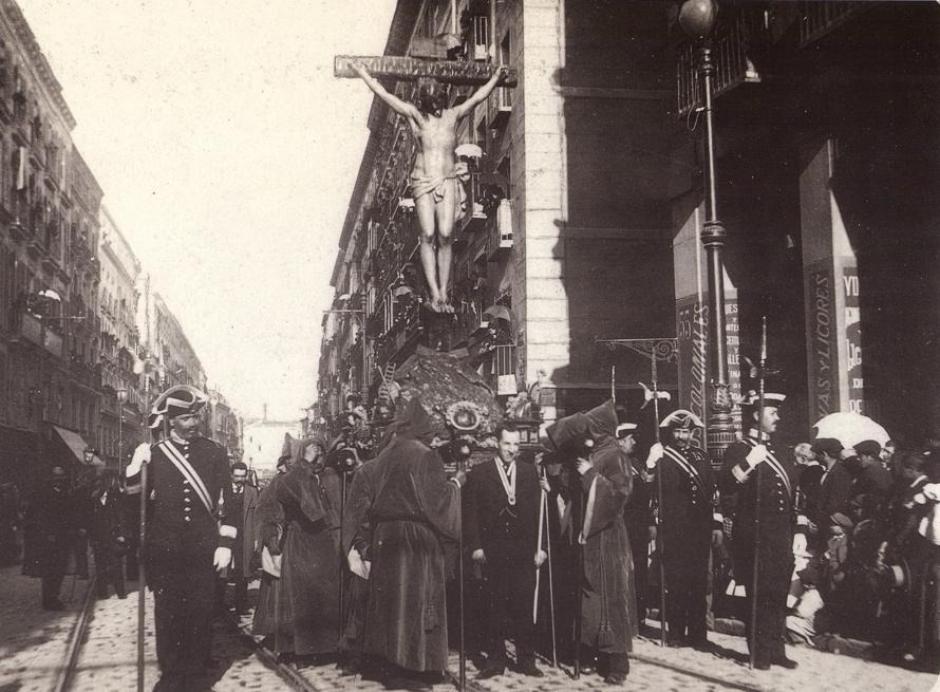El Cristo de la Fe, en procesión por las calles de Madrid en 1905
