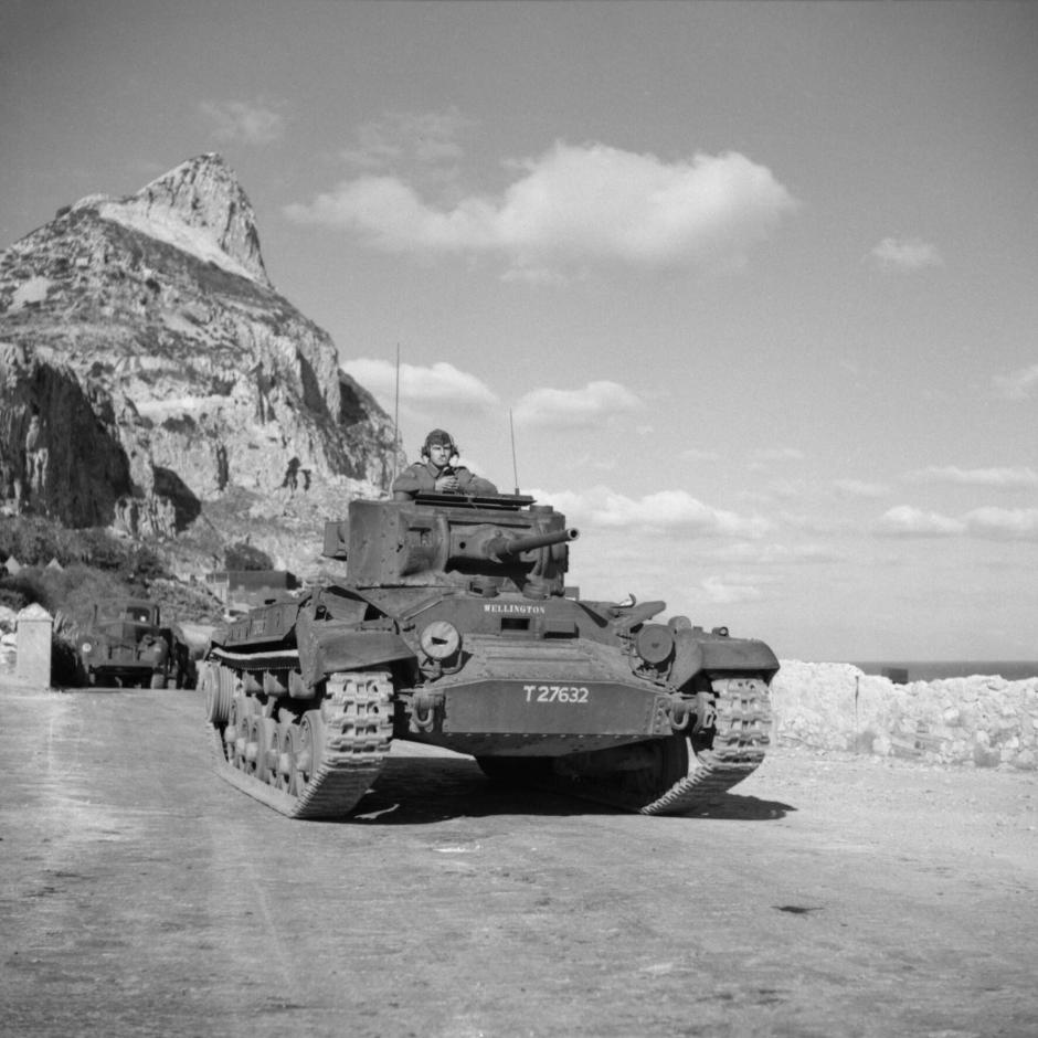 Un tanque británico Valentine Mk. II recién llegado a Gibraltar, el 30 de noviembre de 1942