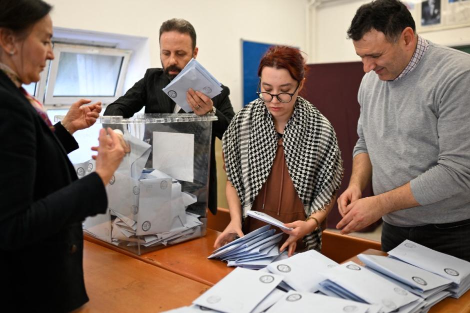Recuento de votos en las elecciones municipales de Turquía