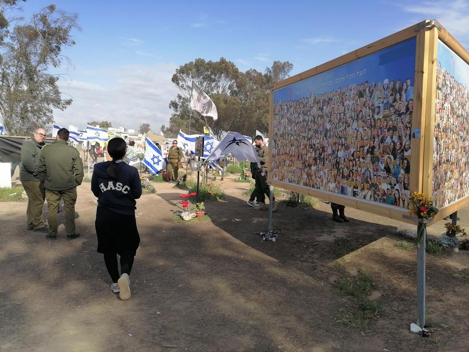 Emplazamiento del festival Nova donde se han erigido murales en homenaje a los 364 asesinados por Hamás el 7 de octubre