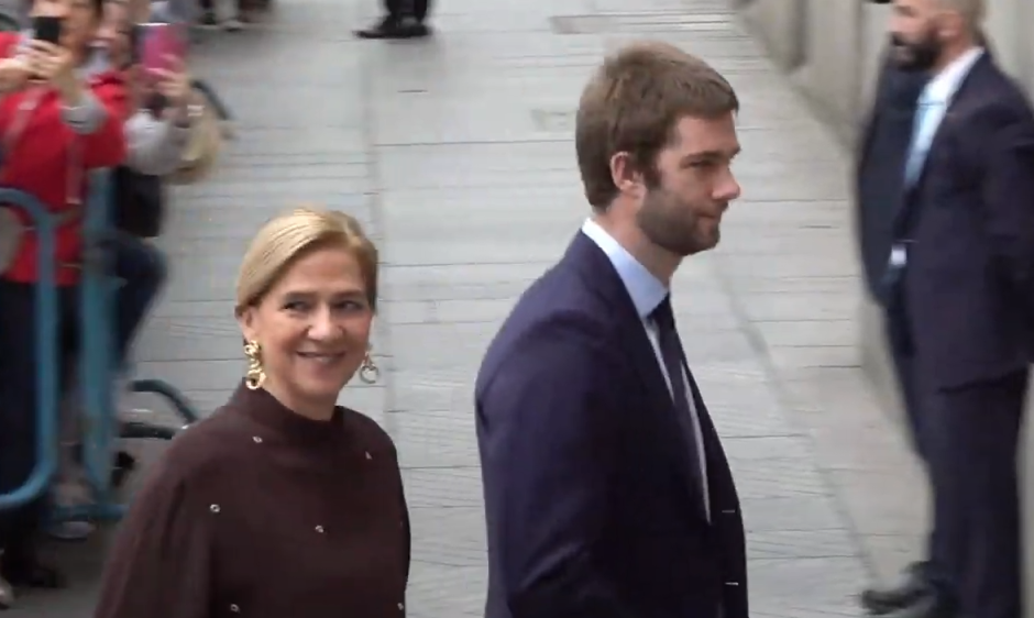 La Infanta Cristina llega a la iglesia junto a su hijo Juan