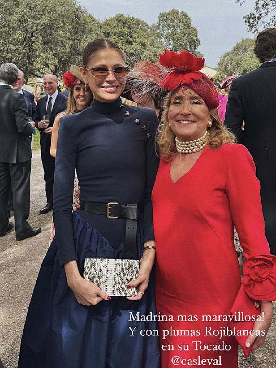 Carla Pereyra se fotografió con la madrina de la boda Casilda Martínez-Almeida
