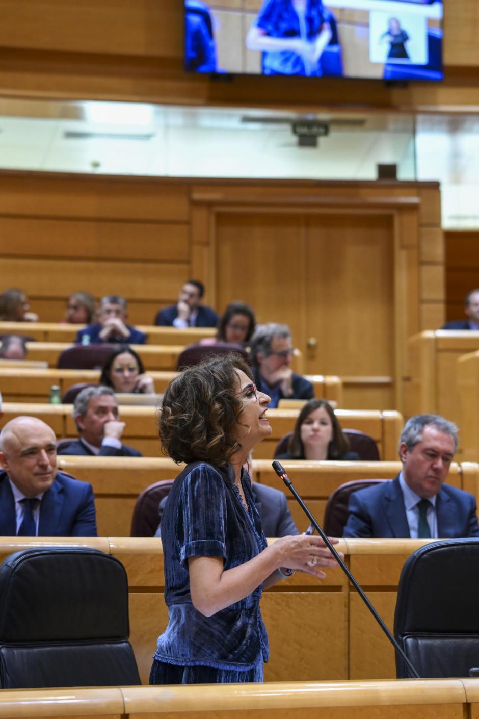 La ministra de Hacienda, María Jesús Montero interviene en el Pleno del Senado