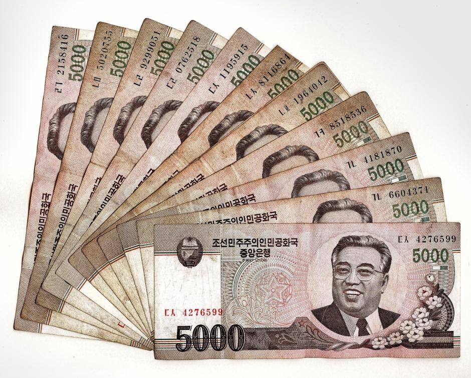 Billete de 5000 wons norcoreanos con la impresión de Kim Il Sung