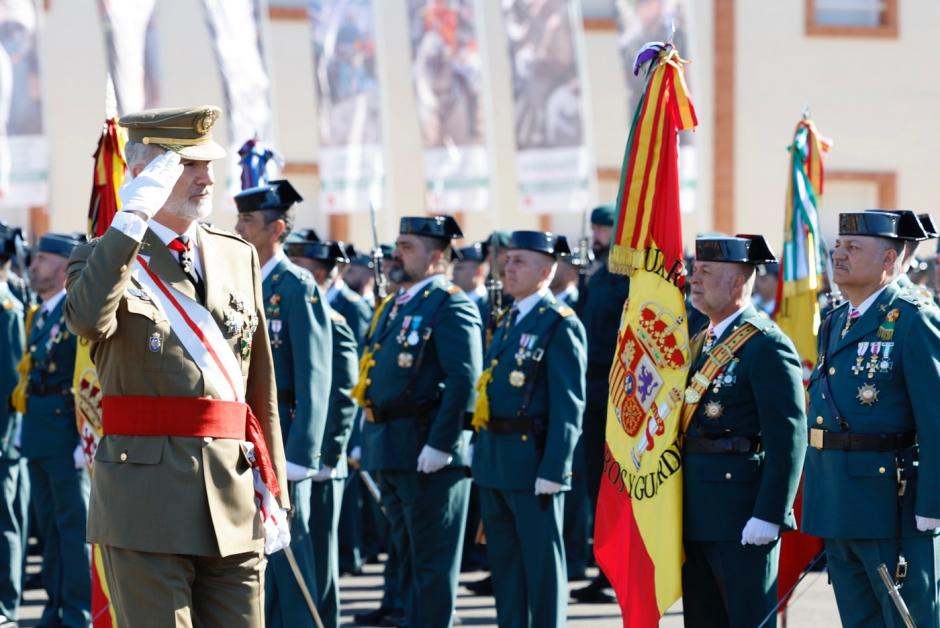 El Rey pasa revista en la Academia de Guardias y Suboficiales de la Guardia Civil de Baeza
