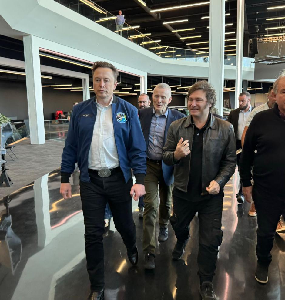 Javier Milei y Elon Musk en la planta de Tesla en Texas