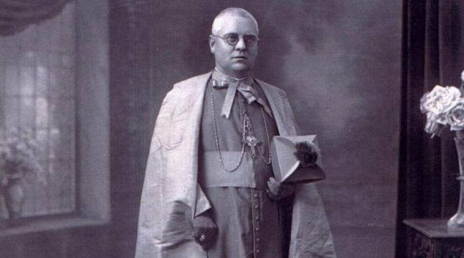 El obispo Manuel Irurita