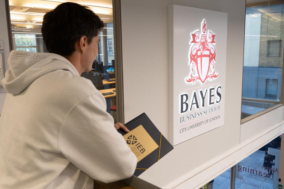 Alumno de IEB, estancia en Bayes School (Londres)