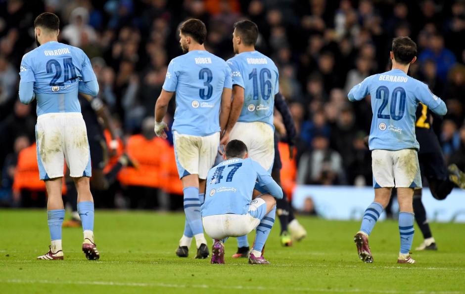 Varios jugadores del Manchester City lamentan la eliminación de su equipo