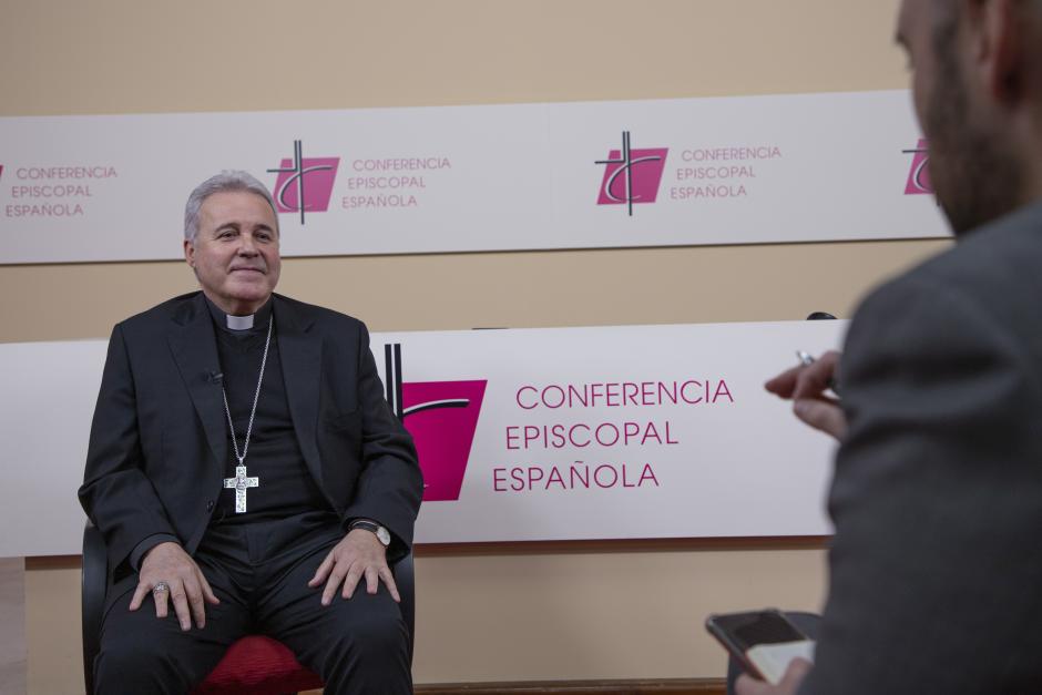 Monseñor Iceta, durante su entrevista