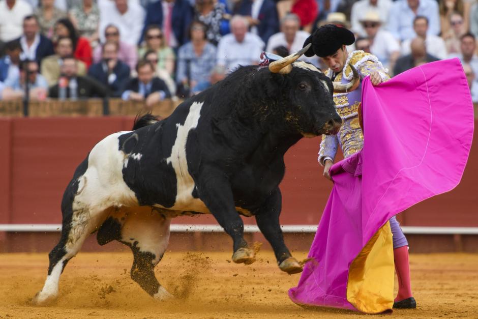 Tomás Rufo, con el primero de su lote, un toro berrendo en negro