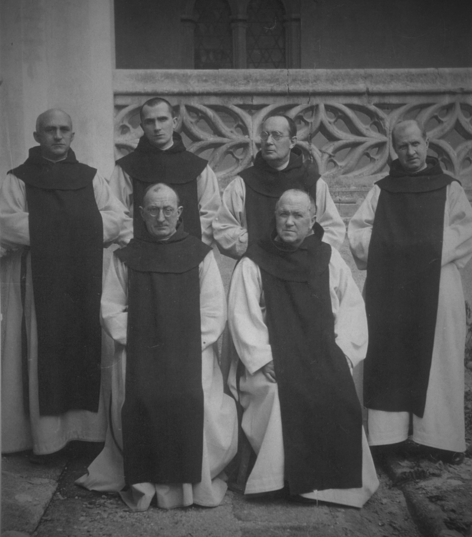 El beato Manuel de la Sagrada Familia, de pie, el primero por la izquierda