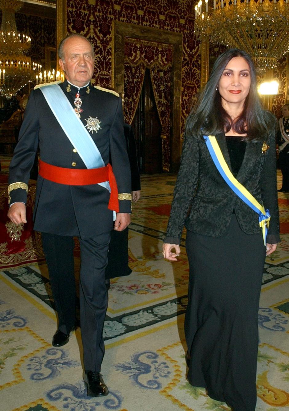 El Rey Juan Carlos con Gladys Gutiérrez Alvarado, tras presentar sus cartas credenciales en 2003