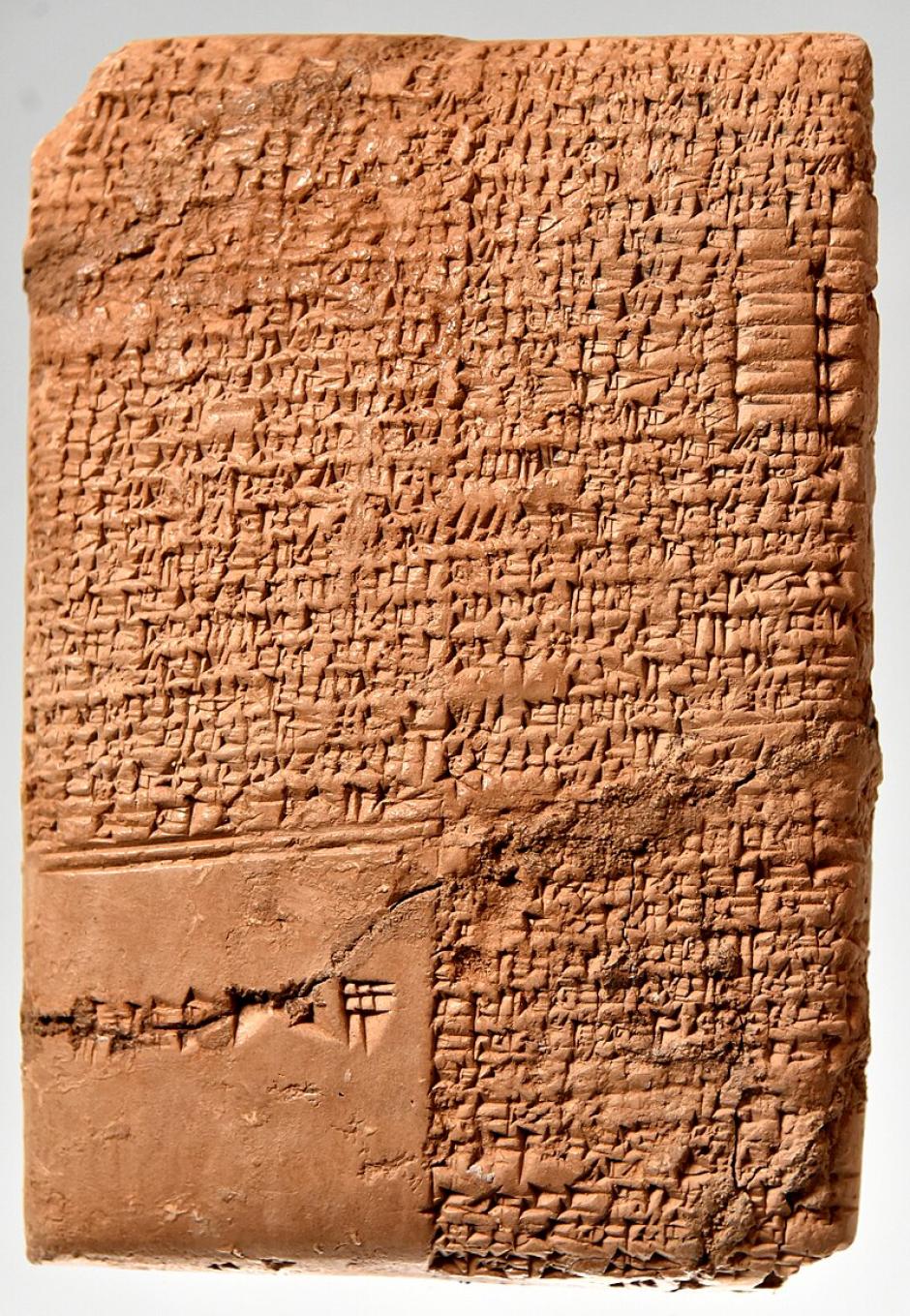 Tableta de arcilla. la historia de Gilgamesh y Aga. Período de la antigua Babilonia, 2003-1595 a.C. Compra. Del sur de Irak; procedencia precisa desconocida. Museo de Sulaymaniyah, Kurdistán iraquí.