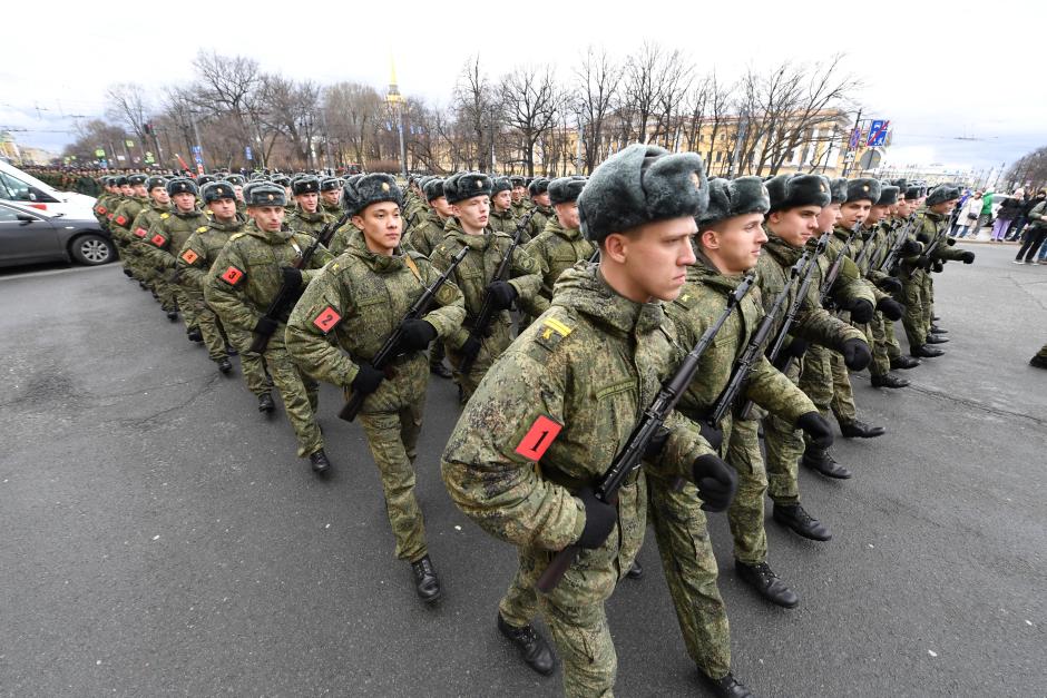 Ensayo del desfile militar del 9 de mayo donde se celebra la victoria de la Unión Soviética sobre la Alemania nazi en la Segunda Guerra Mundial