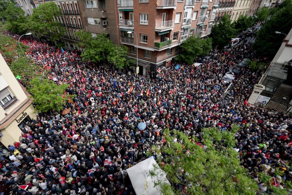 Manifestación de apoyo a Sánchez en la calle Ferraz de Madrid del sábado