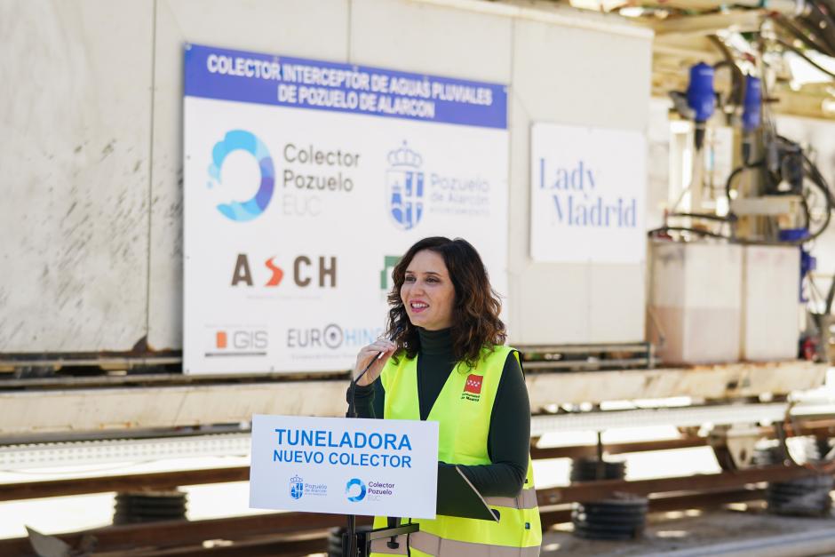 Isabel Díaz Ayuso con la tuneladora de Pozuelo de Alarcón