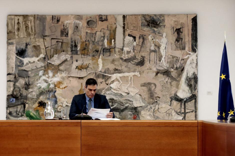 Pedro Sánchez during the technical committee meeting at the Palacio de la Moncloa for crisis coronavirus in Madrid 06 April