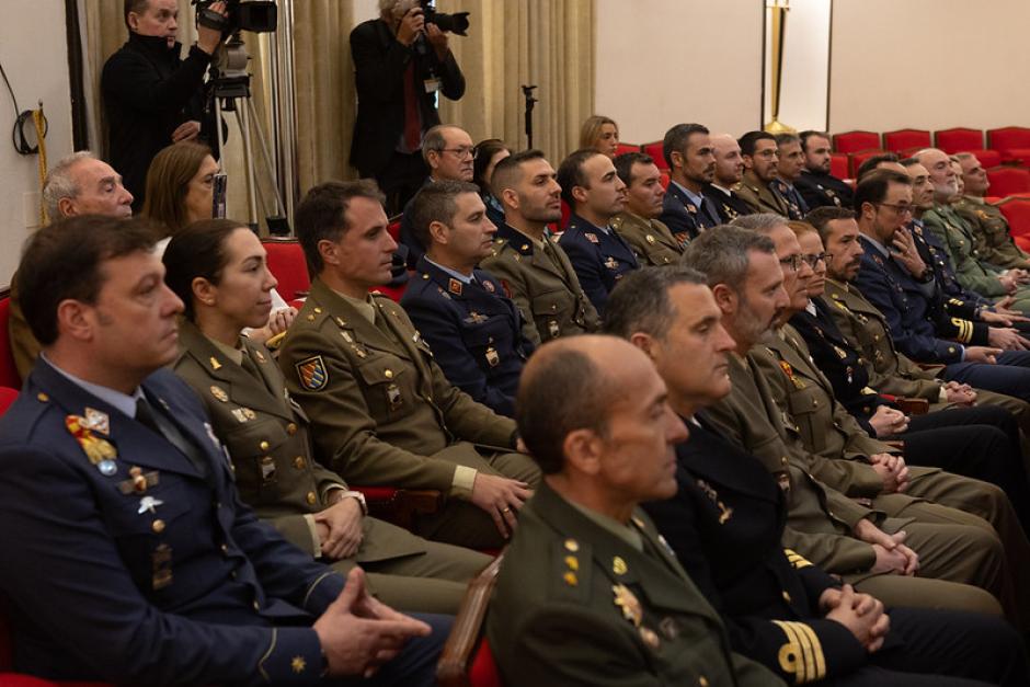 Alumnos del curso de comunicación de la defensa, durante el acto de clausura