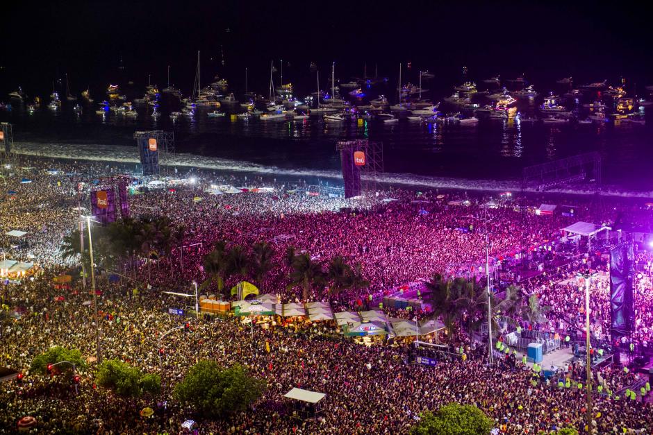 An aerial view shows the crowd before US pop star Madonna's free concert at the Copacabana beach in Rio de Janeiro, Brazil, on May 4, 2024. Madonna ended her The Celebration Tour with a performance attended by some 1.5 million enthusiastic fans. (Photo by Daniel RAMALHO / AFP)