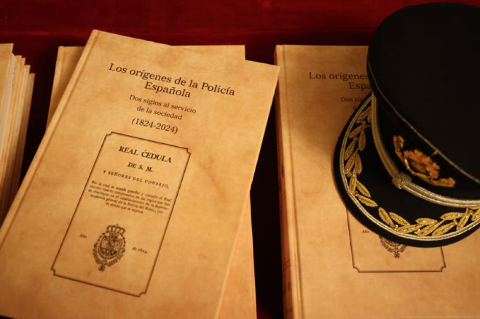 Facsímil de Los orígenes de la Policía Española, dos siglos al servicio de la sociedad