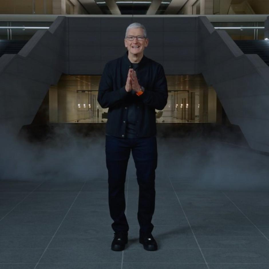 Tim Cook Air Force 1