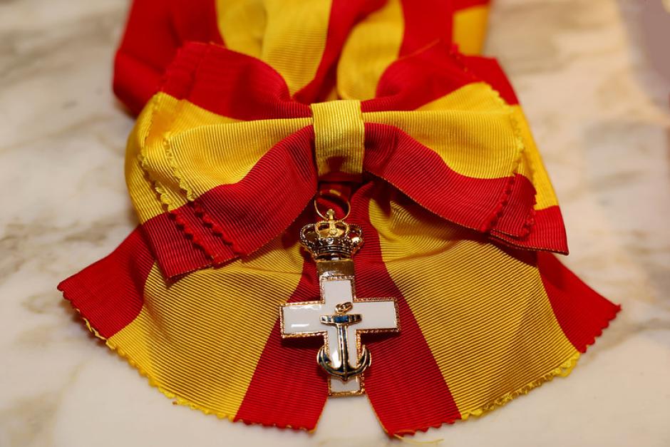 Gran Cruz al Mérito Naval con distintivo blanco