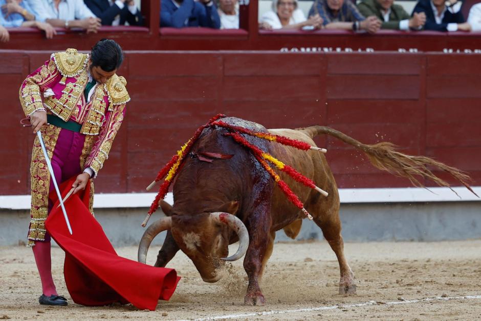 Morante de la Puebla, con el segundo de su lote