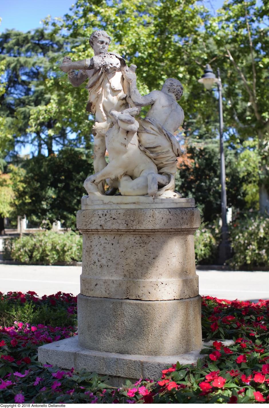 La escultura de Hércules y la Hidra en el parque de El Retiro