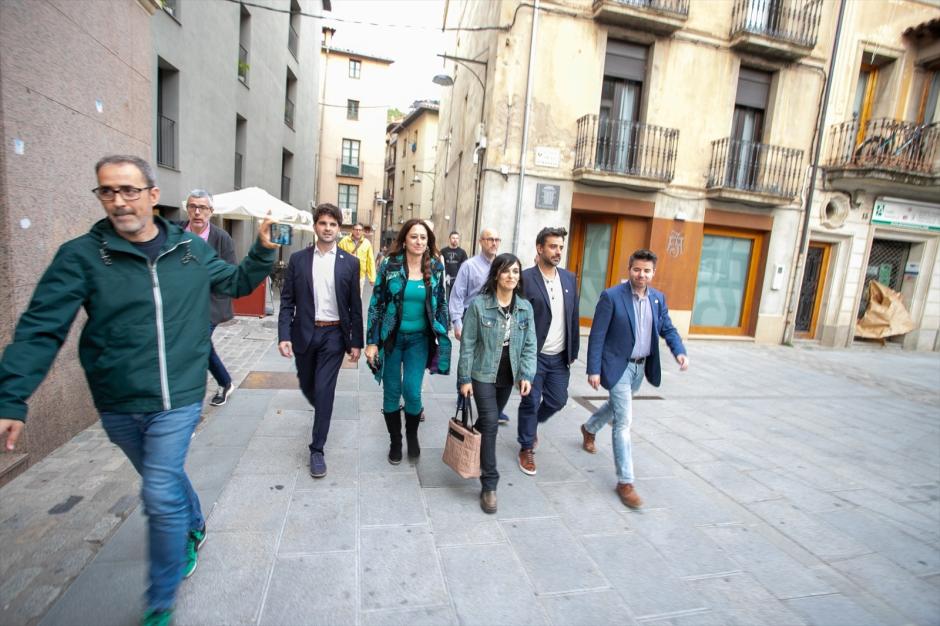 Silvia Orriols llegando a la sede de Aliança Catalana en Ripoll (Gerona)