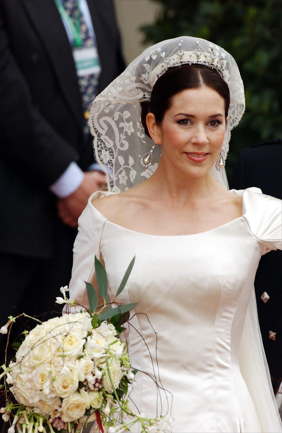 BODA REAL DEL PRINCIPE HEREDERO FEDERICO DE DINAMARCA Y LA ABOGADA AUSTRALIANA MARY ELIZABETH DONALDSON , CLEBRADA EN LA CATEDRAL DE COPENHAGEN
EN LA FOTO LA NOVIA , PRINCESA MARY DONALDSON CON UNA ESPECTACULAR TIARA Y VELO
PP / PB / JJS / ©KORPA
14/05/2004
 *** Local Caption *** REAL WEDDING OF THE INHERITING PRINCIPE FREDERIK OF DENMARK AND THE AUSTRALIAN LAWYER MARY DONALDSON