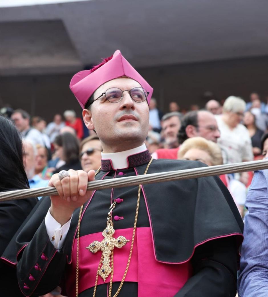 El toreo es otra de las aficiones del obispo cismático