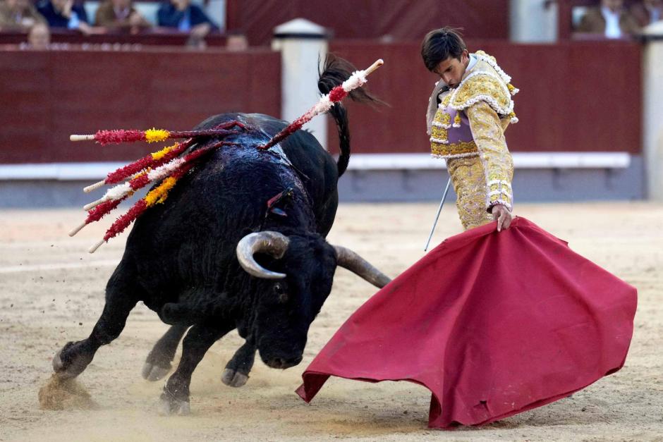 Alejandro Fermín con el sexto toro de la tarde, brindado al empresario Juan José Hidalgo