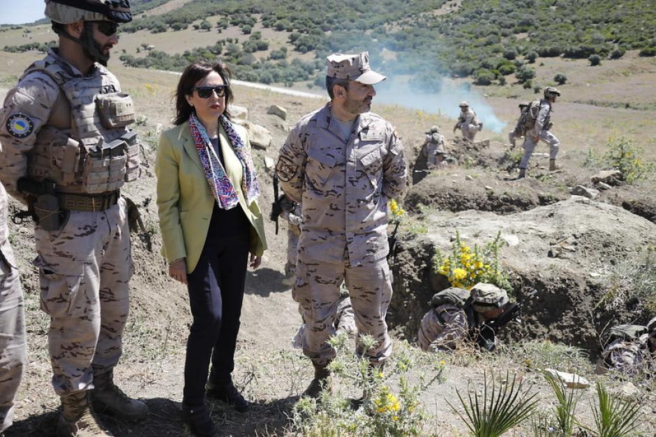 La ministra Robles asiste a distintos ejercicios de entrenamiento de militares ucranianos que se desarrollan en el Campo de Maniobras de la Sierra del Retín (Cádiz)