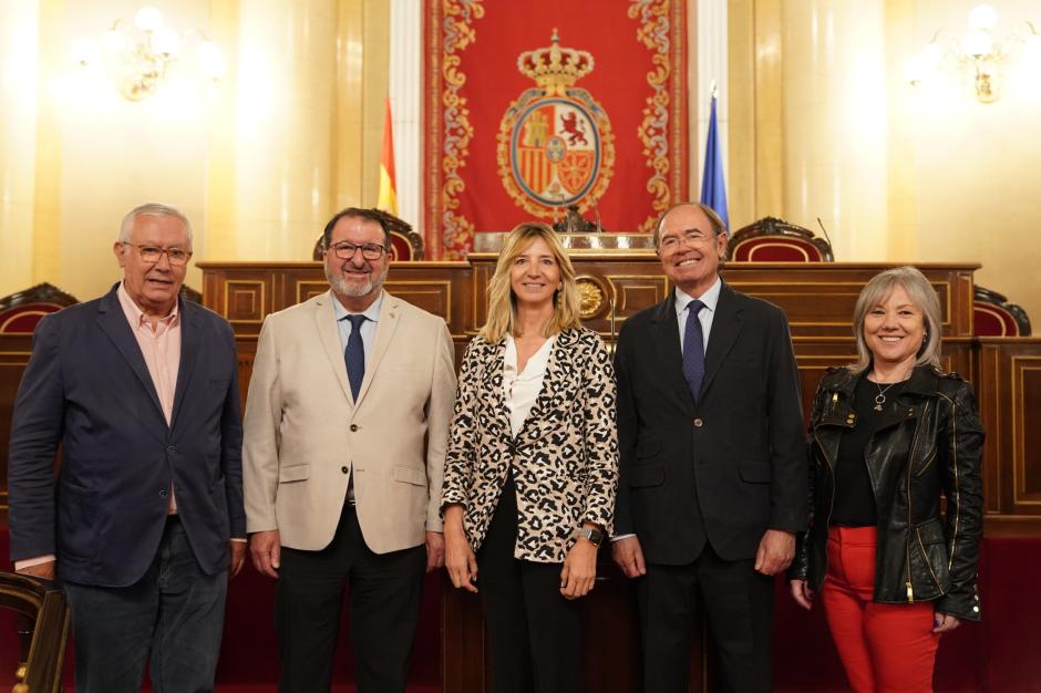 Alicia García Rodríguez, portavoz del Grupo Parlamentario Popular en el Senado
Javier Arenas, secretario General del Grupo Parlamentario Popular en el Senado
Juan Manuel Ávila Gutiérrez, presidente de la Comisión de Cultura del Senado
María José Ortega Gómez, portavoz del GPP en la Comisión de Cultura
Pío García-Escudero, presidente de honor de la Asociación Taurina Parlamentaria