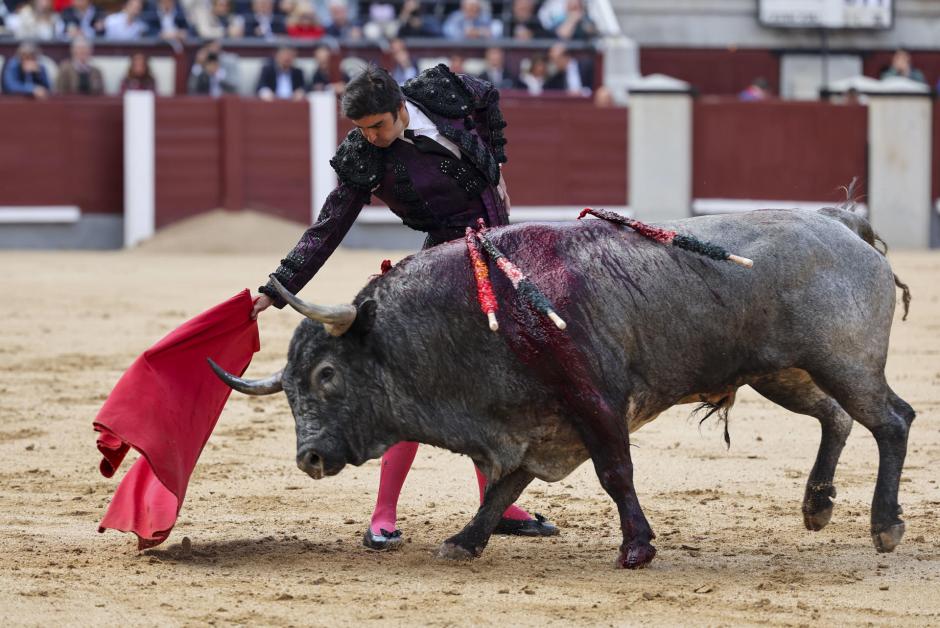 Perera dejó ante ese mismo astado bellos naturales con la mano baja