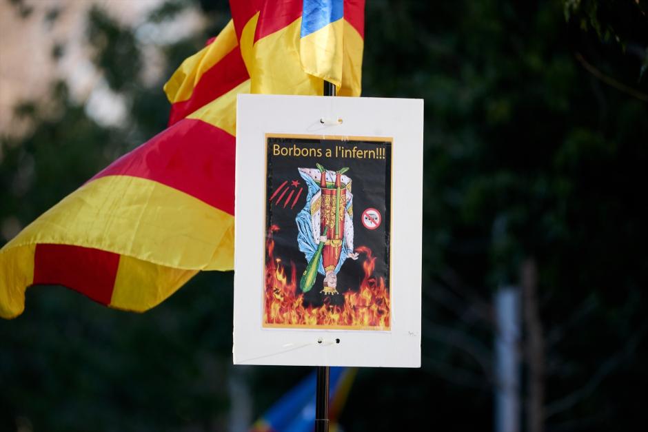 Una pancarta contra la visita del Rey a Barcelona organizada por Asamblea Nacional Catalana (ANC) en enero de 2023, en Barcelona