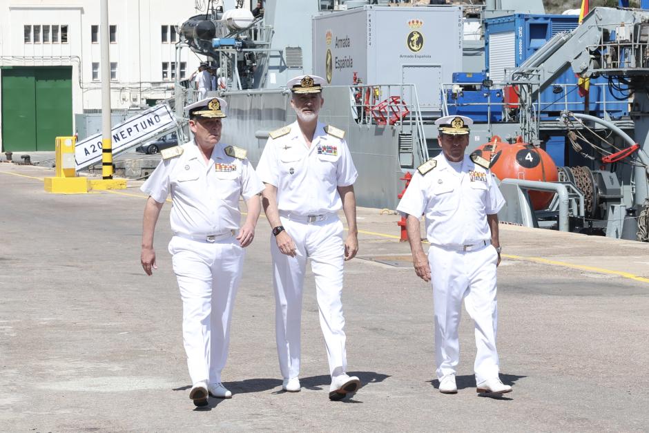 El Rey asiste a una demostración del escenario de protección de infraestructuras submarinas, en la Estación Naval de la Algameca.