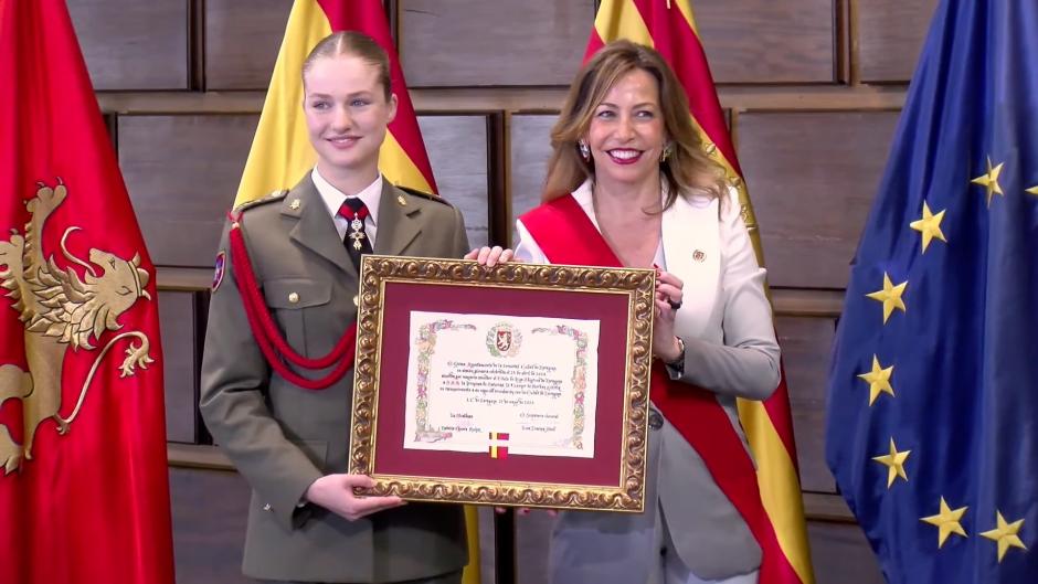 Doña Leonor recibe el título de Hija Adoptiva de Zaragoza