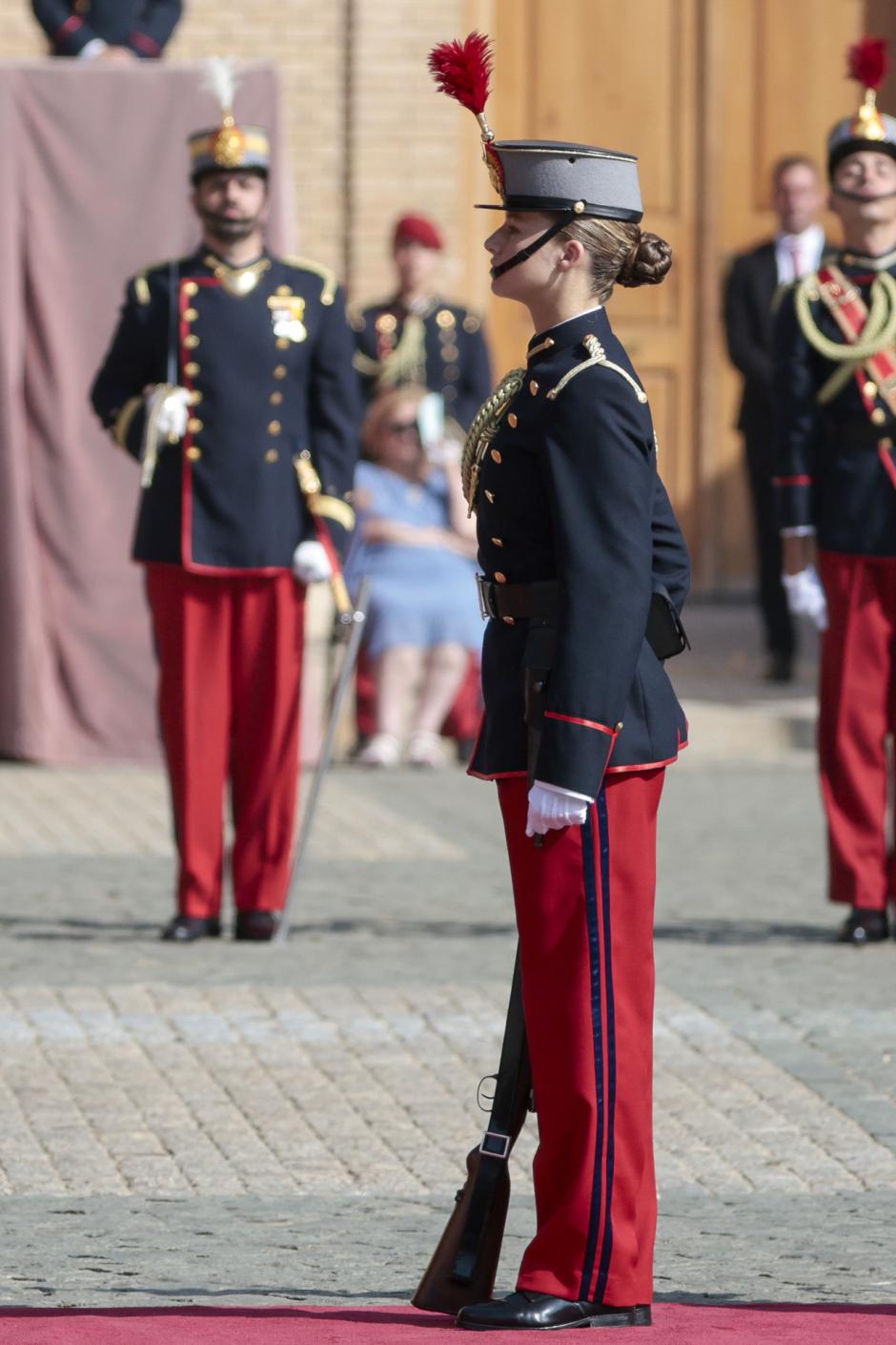 En su jura de bandera, con el uniforme de época de la Academia General Militar de Zaragoza