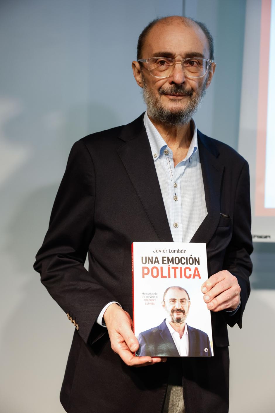 El expresidente de Aragón Javier Lambán presenta su libro de memorias 'Una emoción política', este miércoles en Madrid