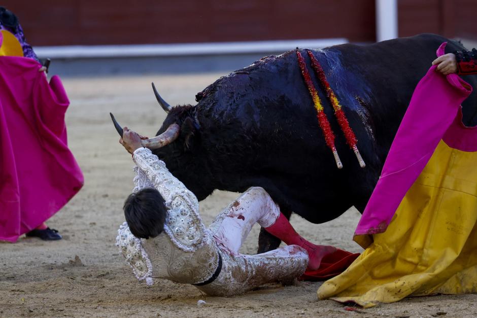 Ángel Téllez sufrió una cogida con su segundo toro