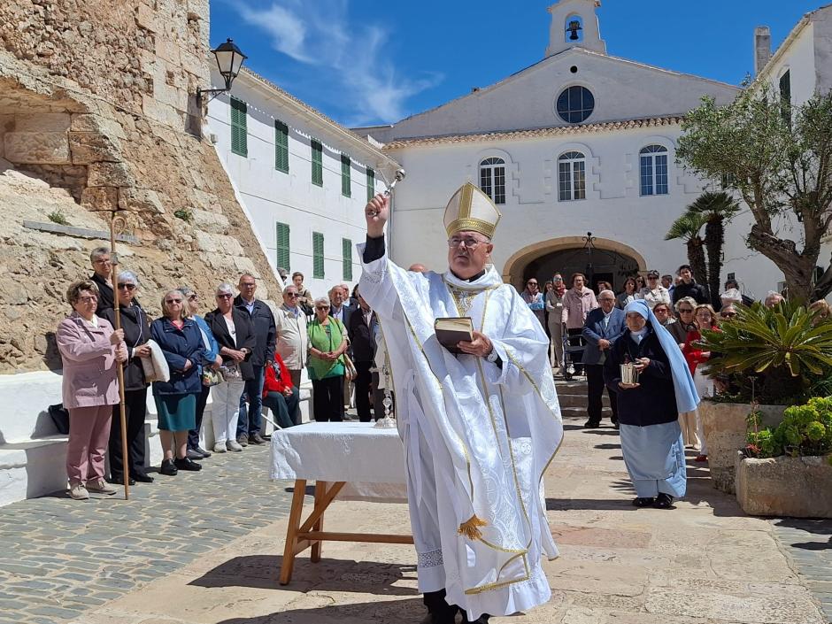 Monseñor Gerard Villalonga durante los actos de la fiesta de la Mare de Déu del Toro, patrona de Menorca
