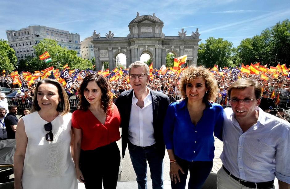 Gamarra, Ayuso, Feijóo, Montserrat y Almeida en la manifestación de este domingo