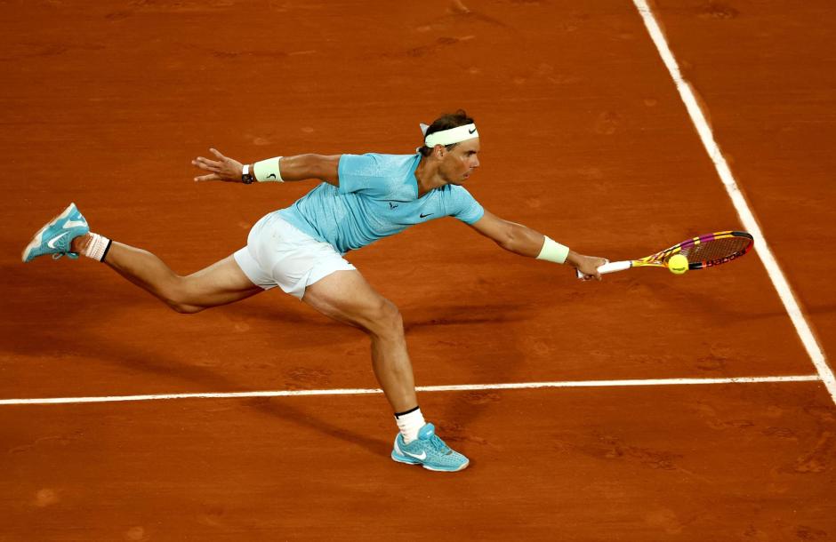 Nadal pelea un punto en Roland Garros