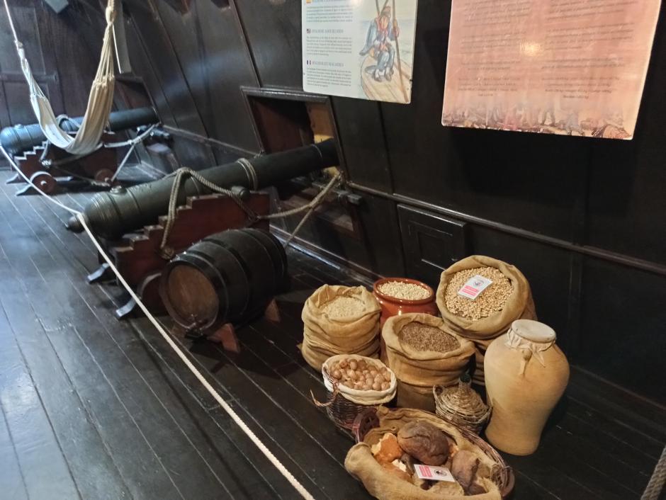 En el interior del galeón se explica cómo era la vida a bordo