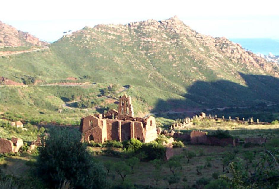 Imagen de un castillo en ruinas en la Magdalena, Castellón