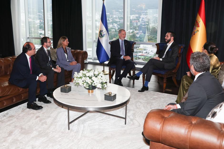 Una imagen de la reunión entre el Rey y Bukele